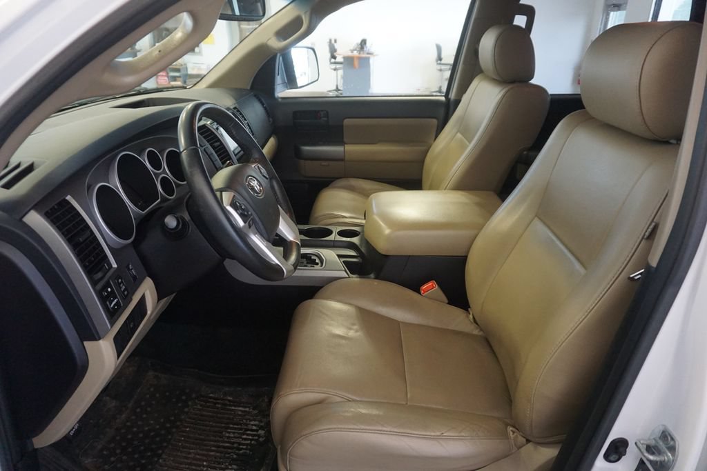 Used 2017 Toyota Sequoia SR5 w/ Premium Package AWD/4WD image 20