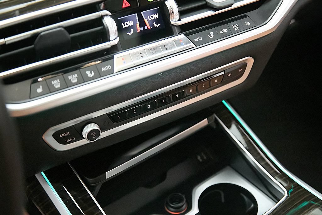 Used 2021 BMW X7 M50i w/ Dynamic Handling Package AWD/4WD image 18