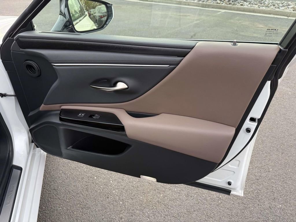 Used 2025 Lexus ES 350 Premium w/ Premium Package image 16