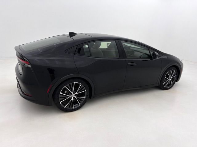 Used 2024 Toyota Prius XLE FWD image 6