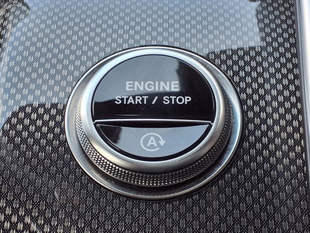 Used 2025 Mercedes-Benz GLC 300 image 25