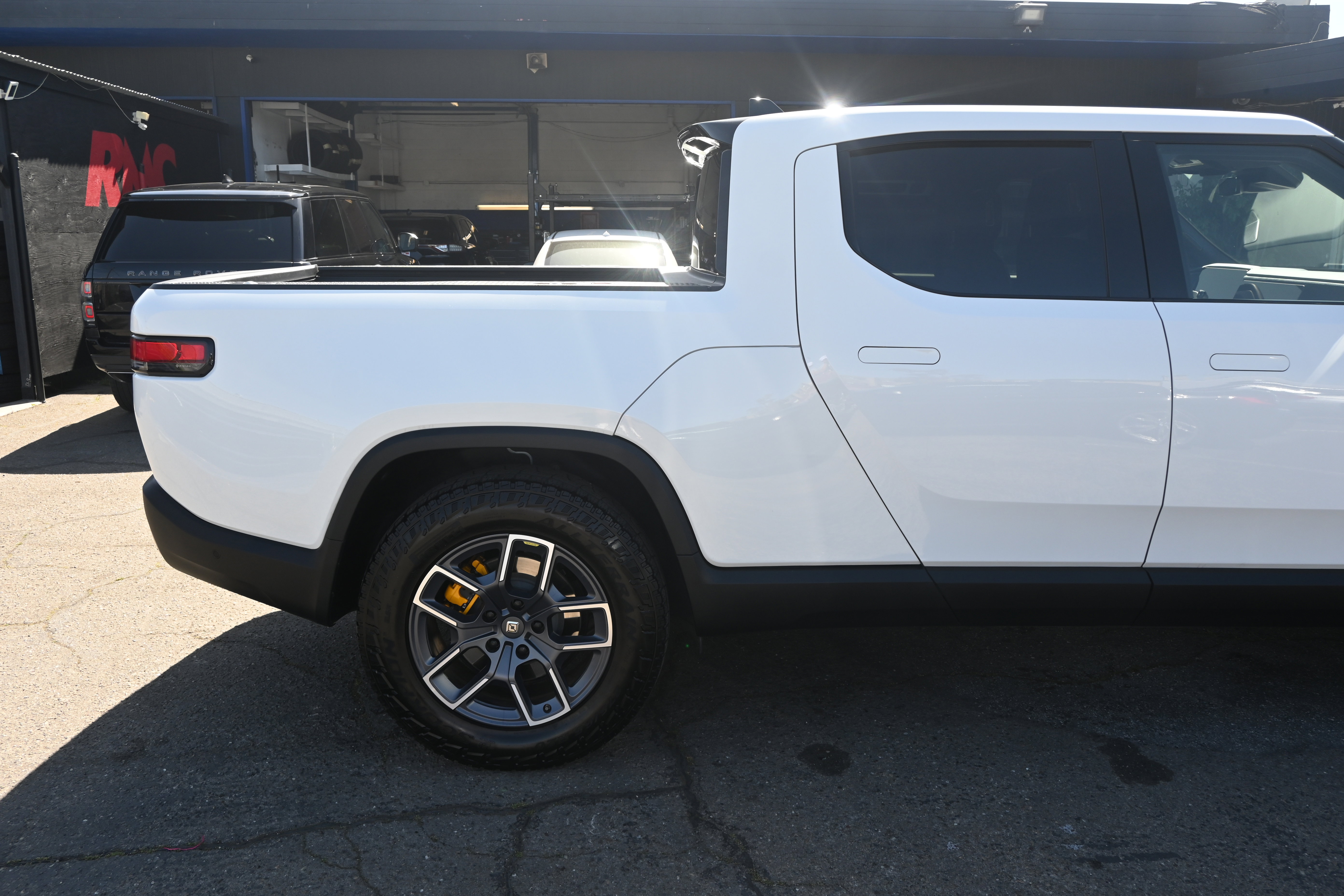 Used 2023 Rivian R1T Adventure image 17