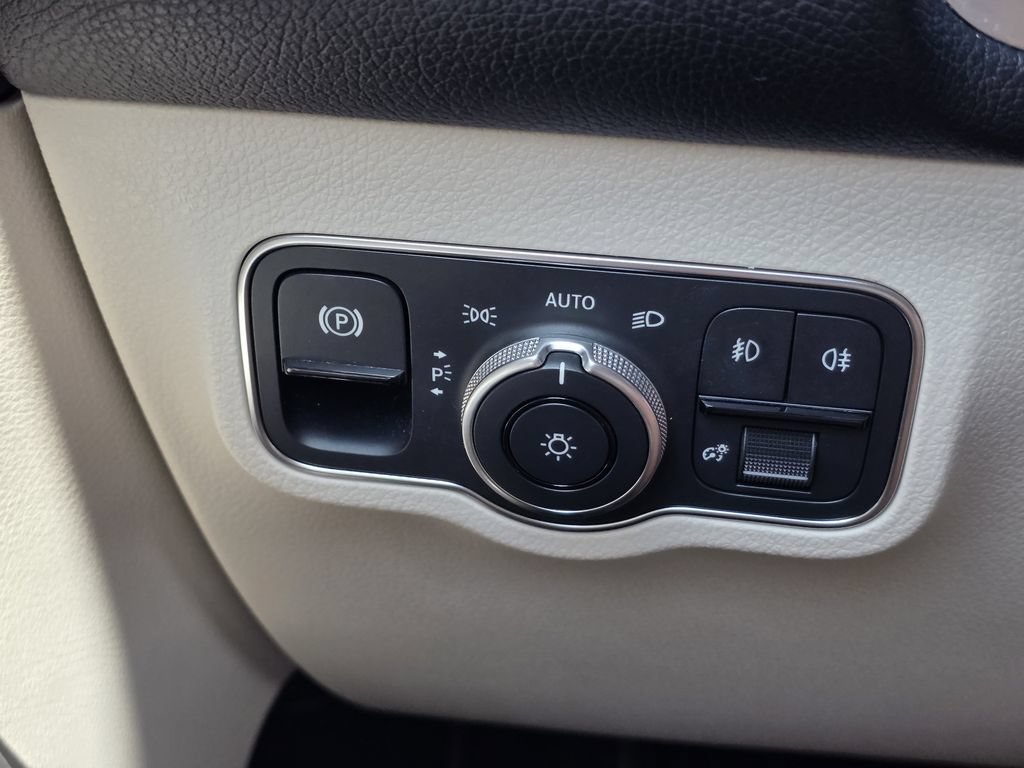 Used 2021 Mercedes-Benz GLB 250 image 30