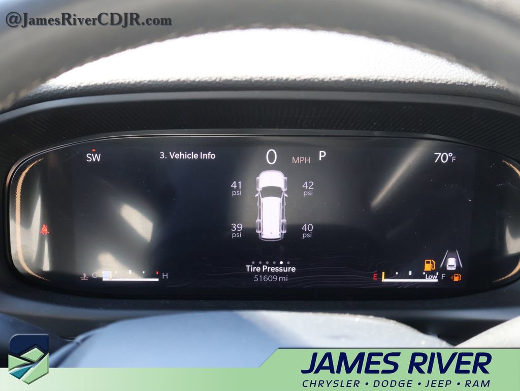 Used 2024 Jeep Wagoneer Series II w/ Flexible Seating Group image 30