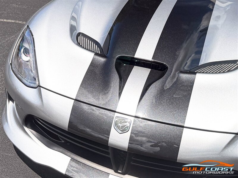 Used 2017 Dodge Viper GTS RWD image 4