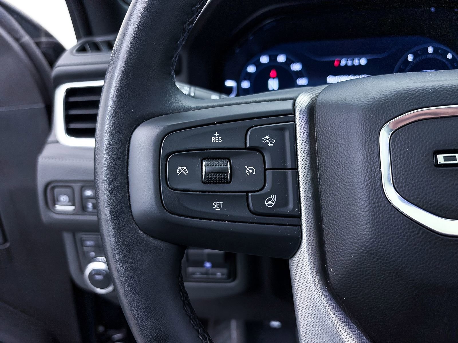 Used 2023 GMC Yukon Denali image 34