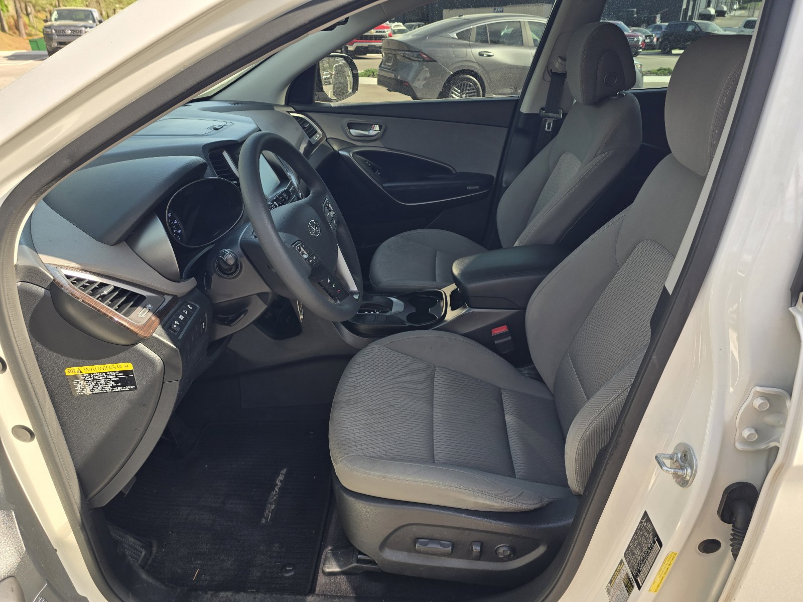 Used 2017 Hyundai Santa Fe SE image 12