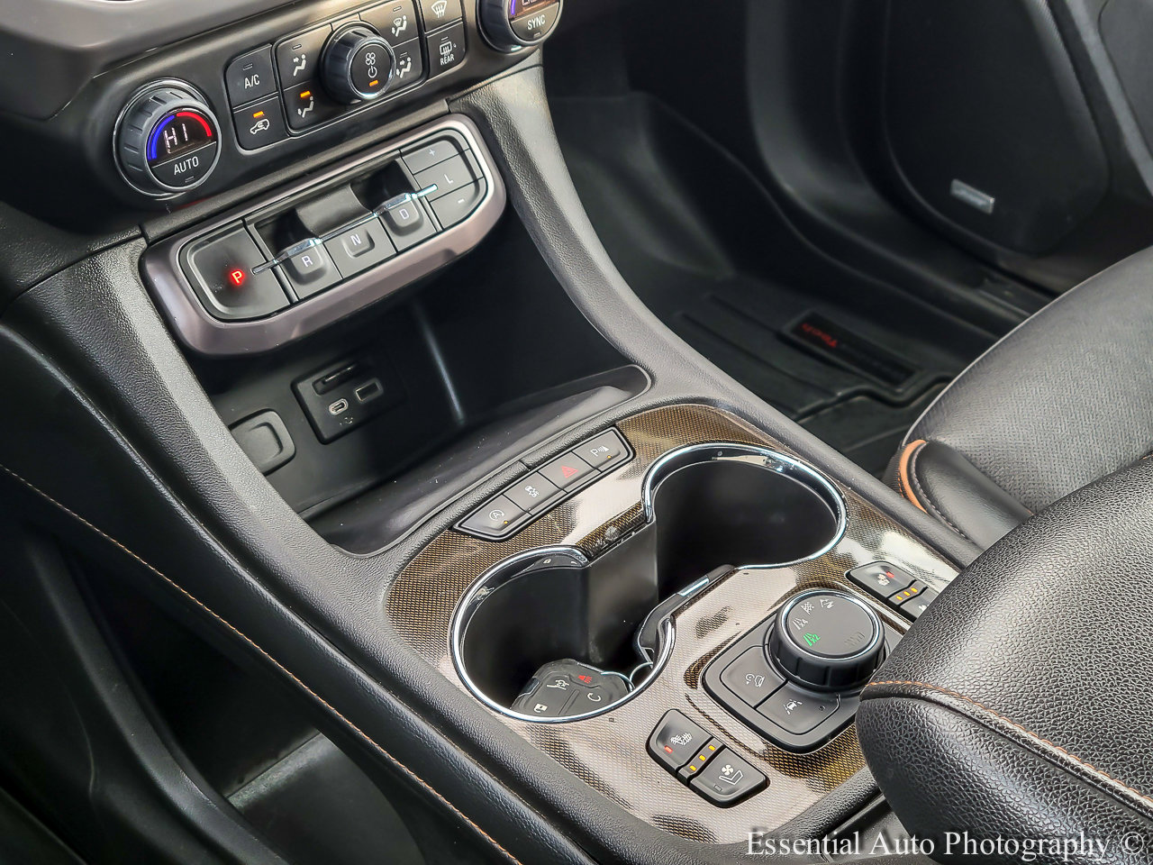 Used 2023 GMC Acadia AT4 w/ Technology Package image 26