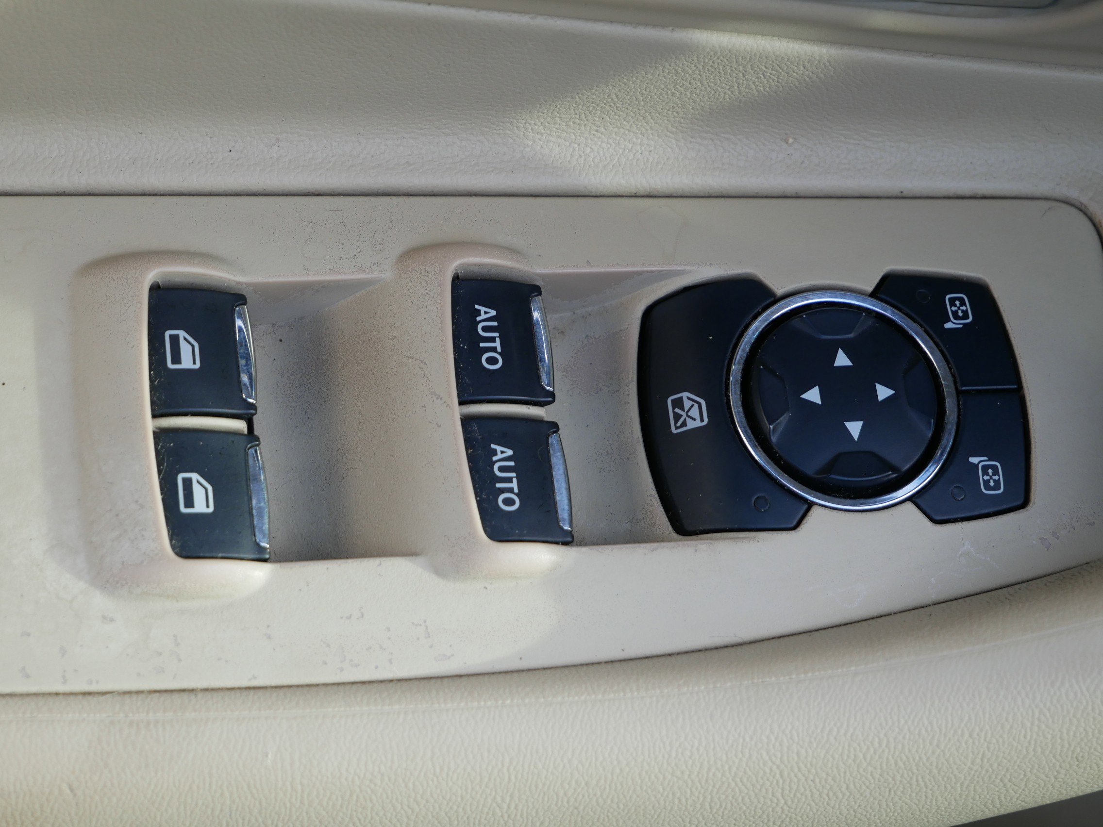 Used 2016 Ford Taurus Limited image 11