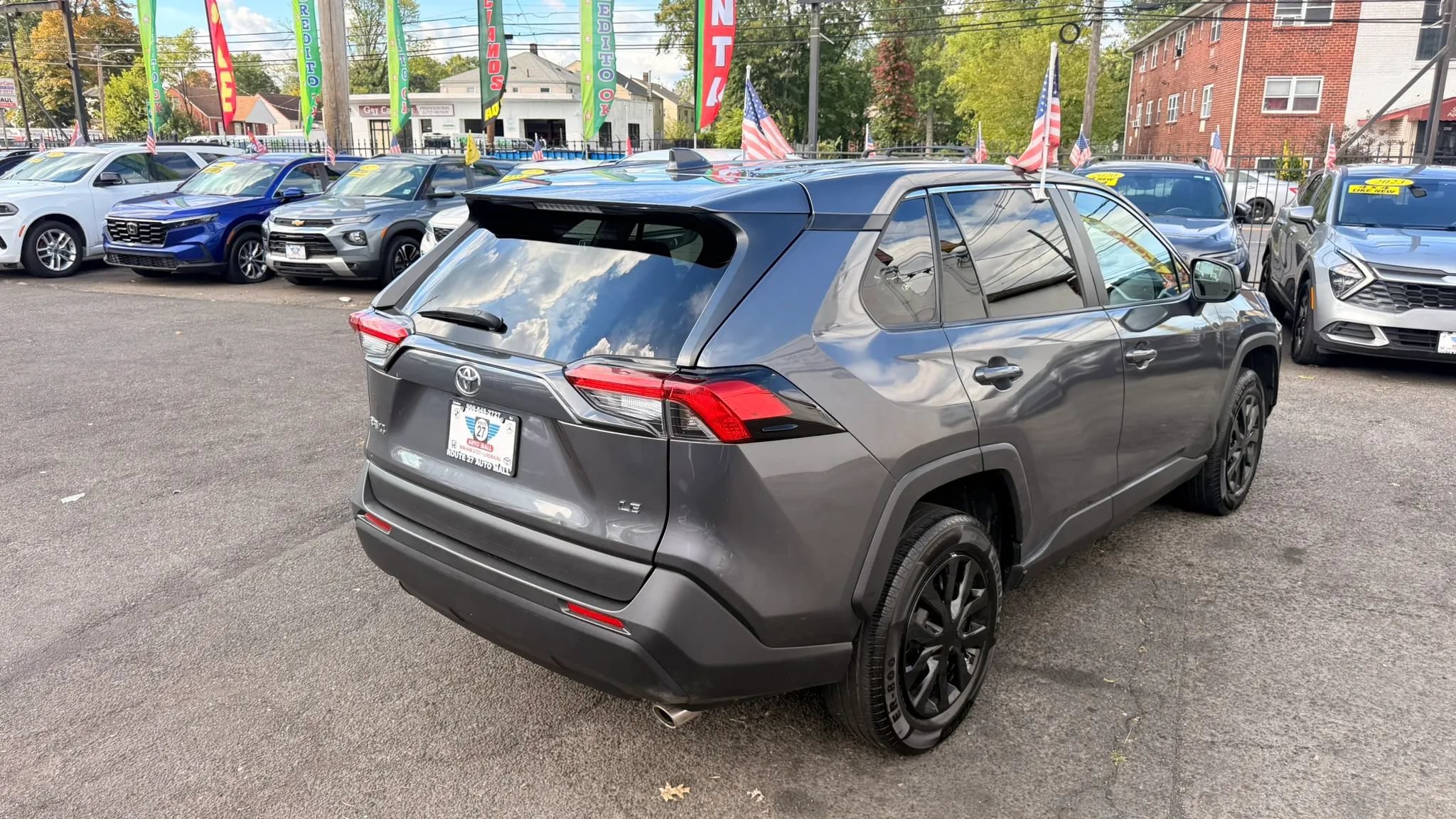 Used 2022 Toyota RAV4 LE FWD image 7