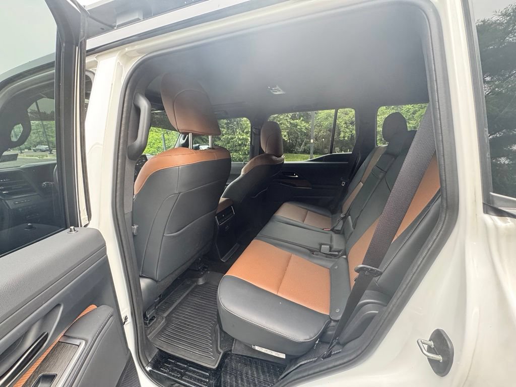 Used 2024 Lexus GX 550 w/ Accessory Package (Z1) AWD/4WD image 4