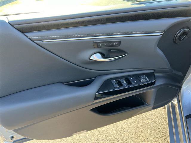 Certified 2025 Lexus ES 300h 300h image 11