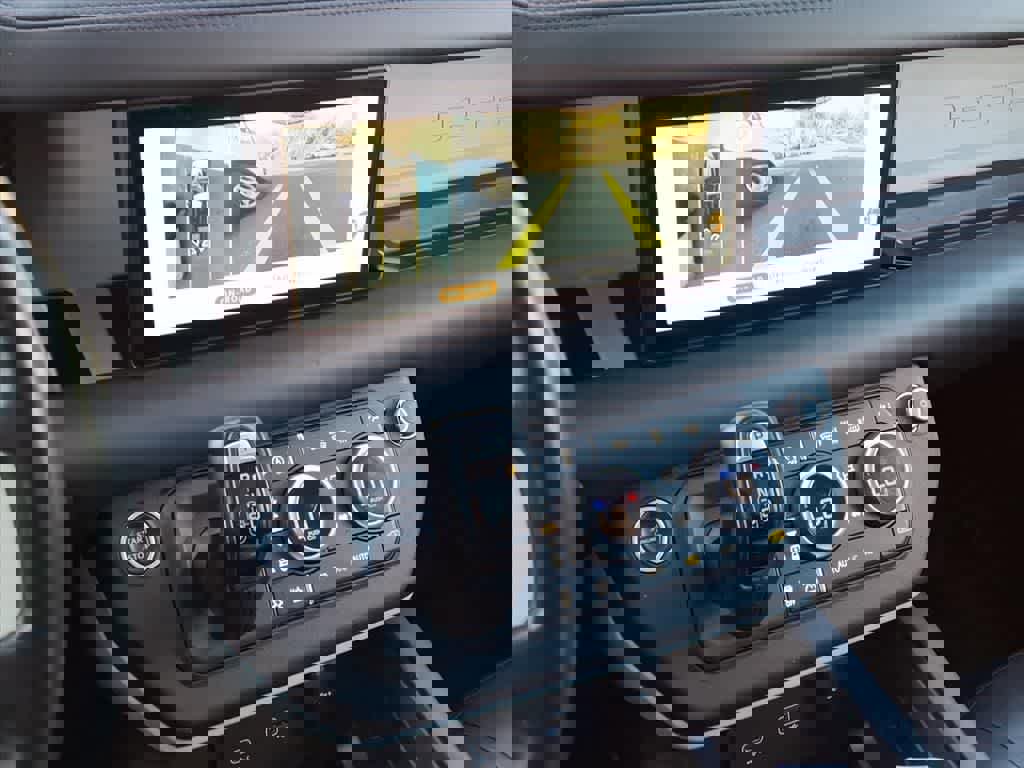 Used 2020 Land Rover Defender 110 HSE image 21