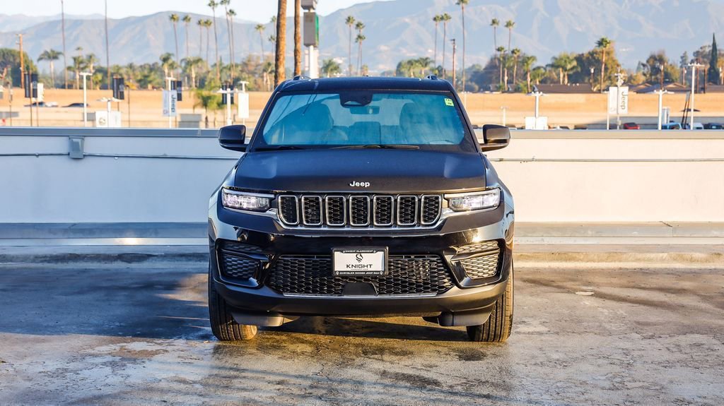 New 2025 Jeep Grand Cherokee Laredo X w/ Luxury Tech Group I image 3