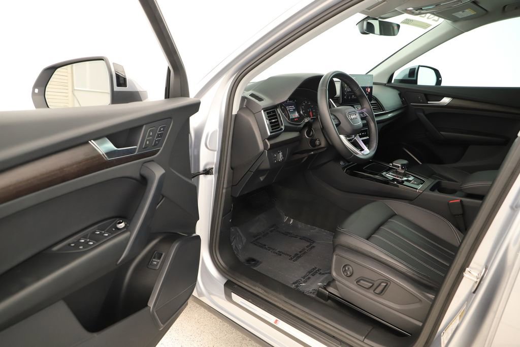 Certified 2023 Audi Q5 2.0T Premium w/ Convenience Package image 14