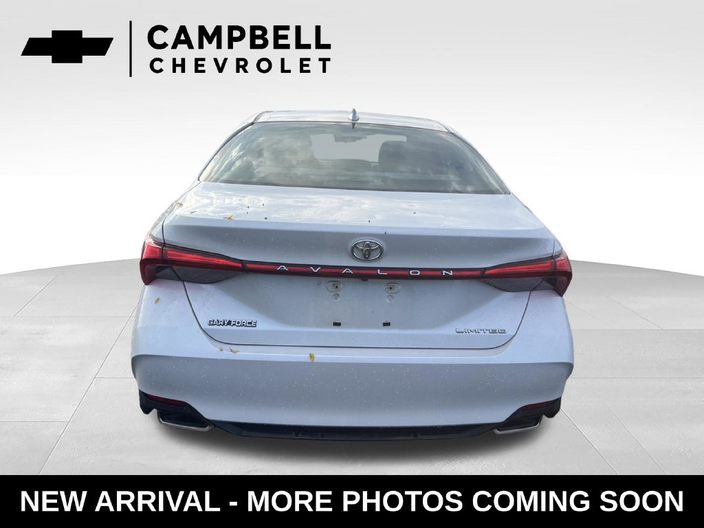 Used 2019 Toyota Avalon Limited FWD image 4