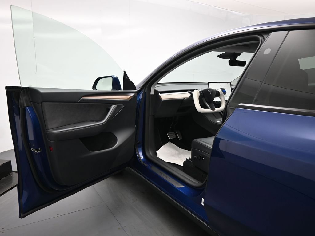 Used 2024 Tesla Model Y Long Range image 7