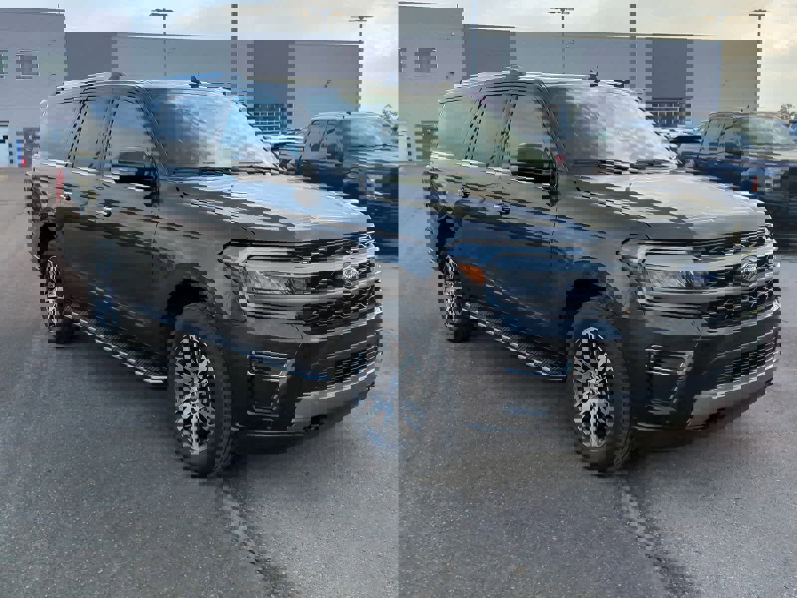 Used 2023 Ford Expedition Max Limited image 2