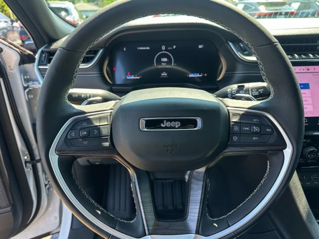 Used 2025 Jeep Grand Cherokee L Limited AWD/4WD image 16