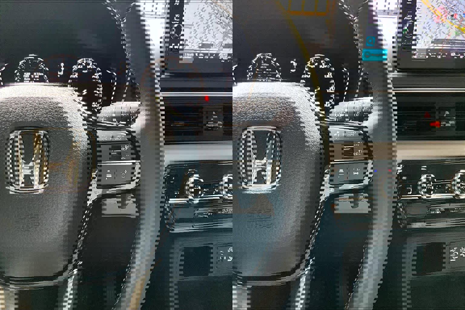 Used 2025 Honda Pilot Touring image 24