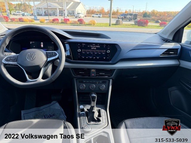 Used 2022 Volkswagen Taos SE w/ Panoramic Sunroof Package image 9