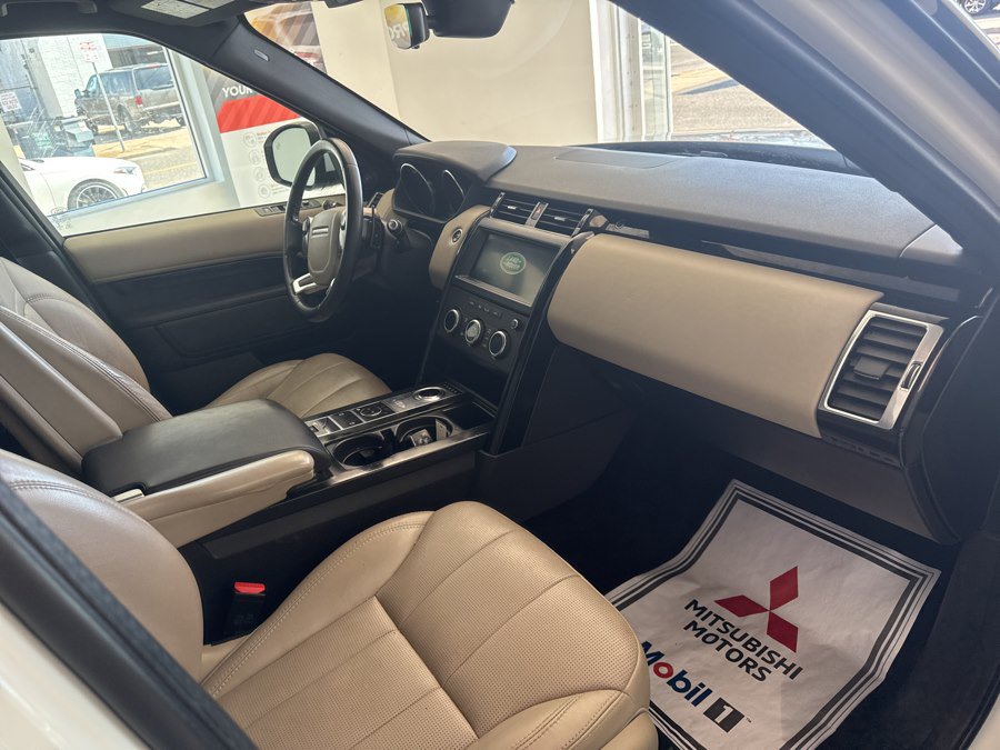 Used 2020 Land Rover Discovery SE AWD/4WD image 19