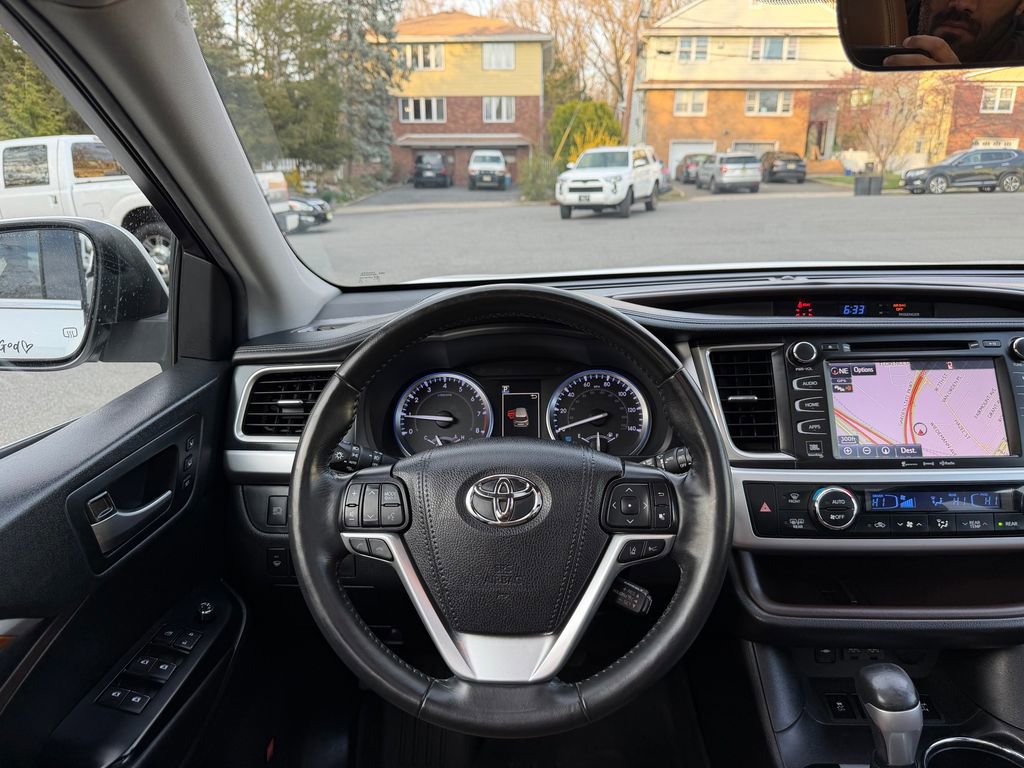 Used 2019 Toyota Highlander Limited Platinum AWD/4WD image 27