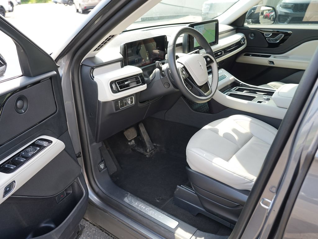 Used 2025 Lincoln Aviator Reserve w/ Illumination Package AWD/4WD image 13