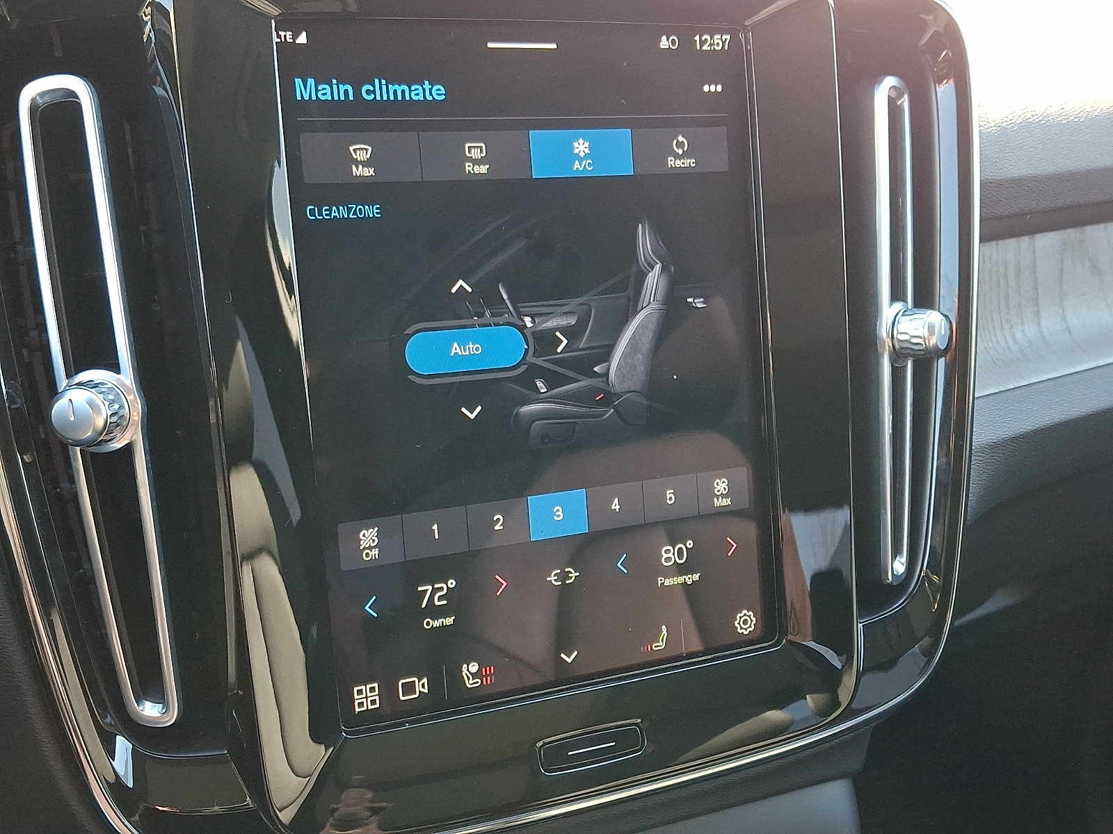 Used 2023 Volvo XC40 B5 Plus w/ Driver Assist Package image 16