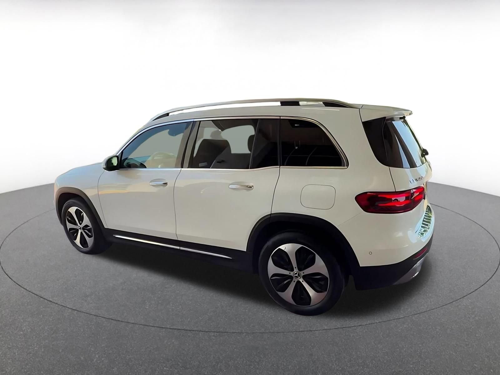 Used 2025 Mercedes-Benz GLB 250 image 10
