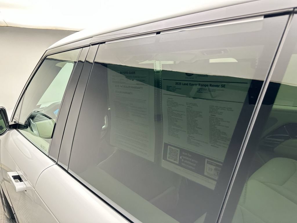 Certified 2025 Land Rover Range Rover SE AWD/4WD image 32