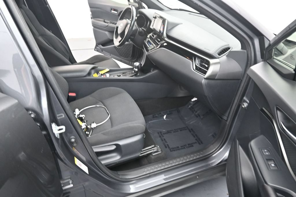 Used 2018 Toyota C-HR XLE FWD image 16