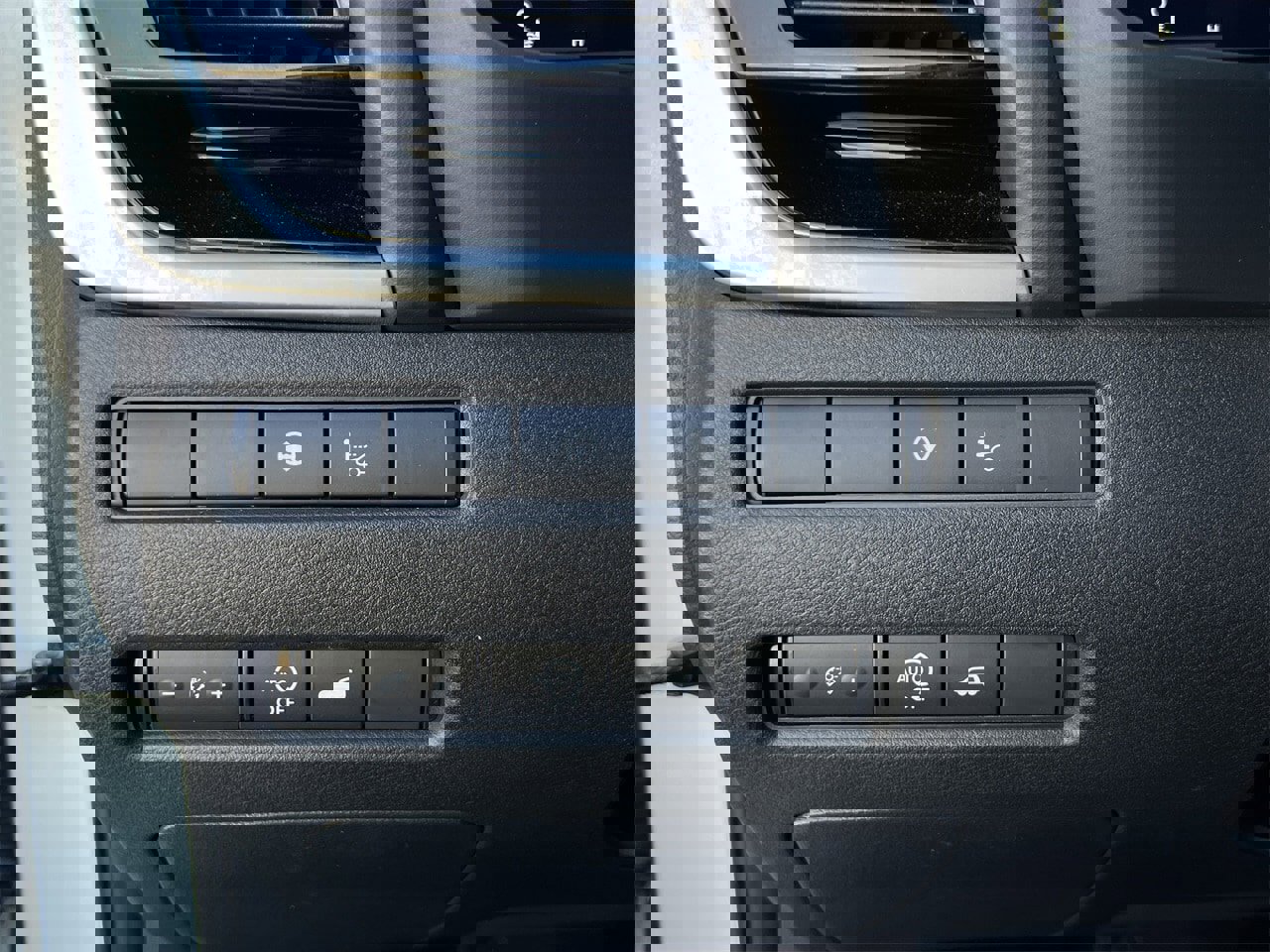 Certified 2025 Nissan Rogue SL w/ Tech Package image 13