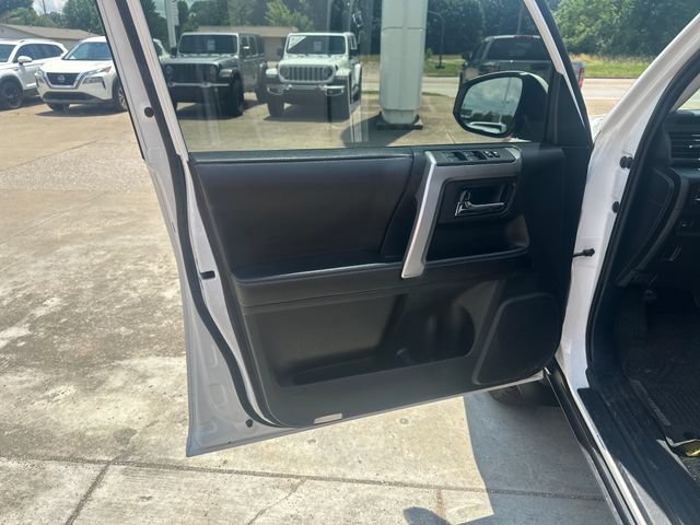 Used 2017 Toyota 4Runner SR5 Premium AWD/4WD image 10