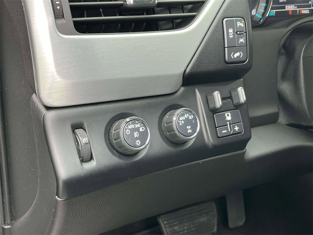 Used 2018 GMC Yukon SLT w/ HD Trailering Package image 31