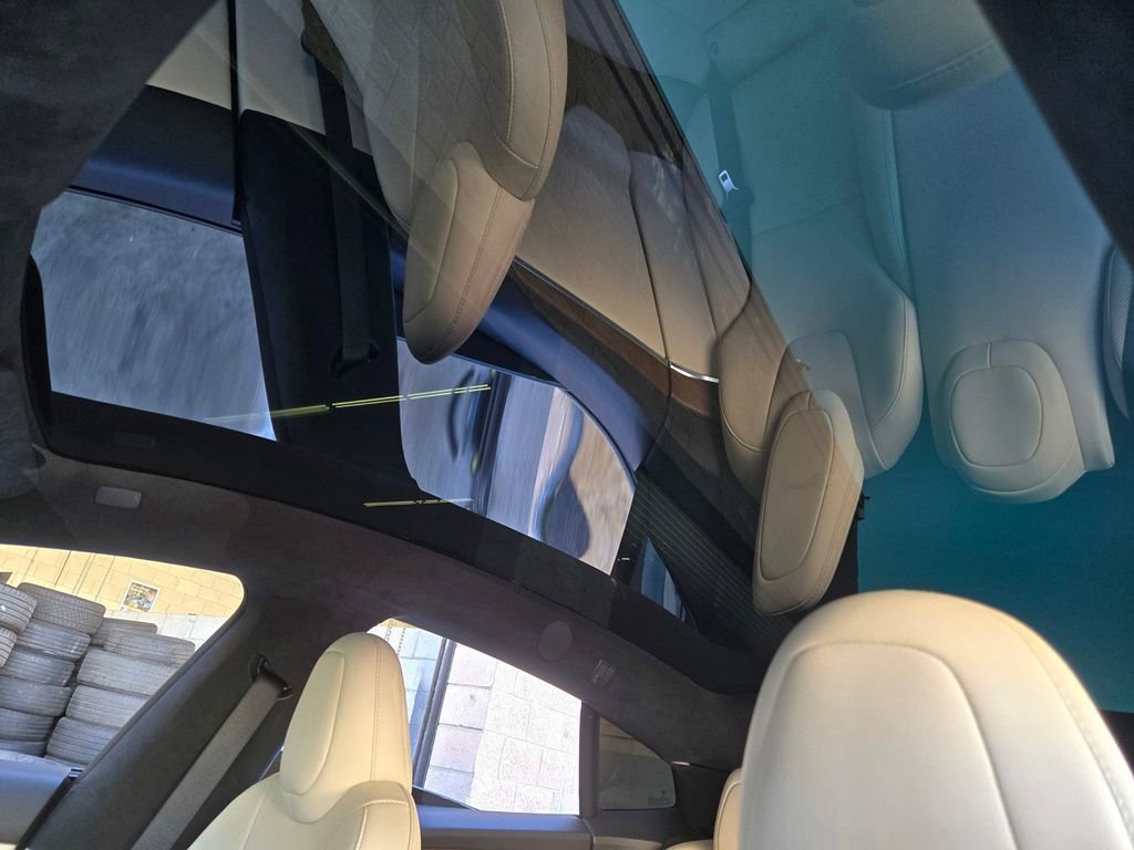 Used 2022 Tesla Model S image 17