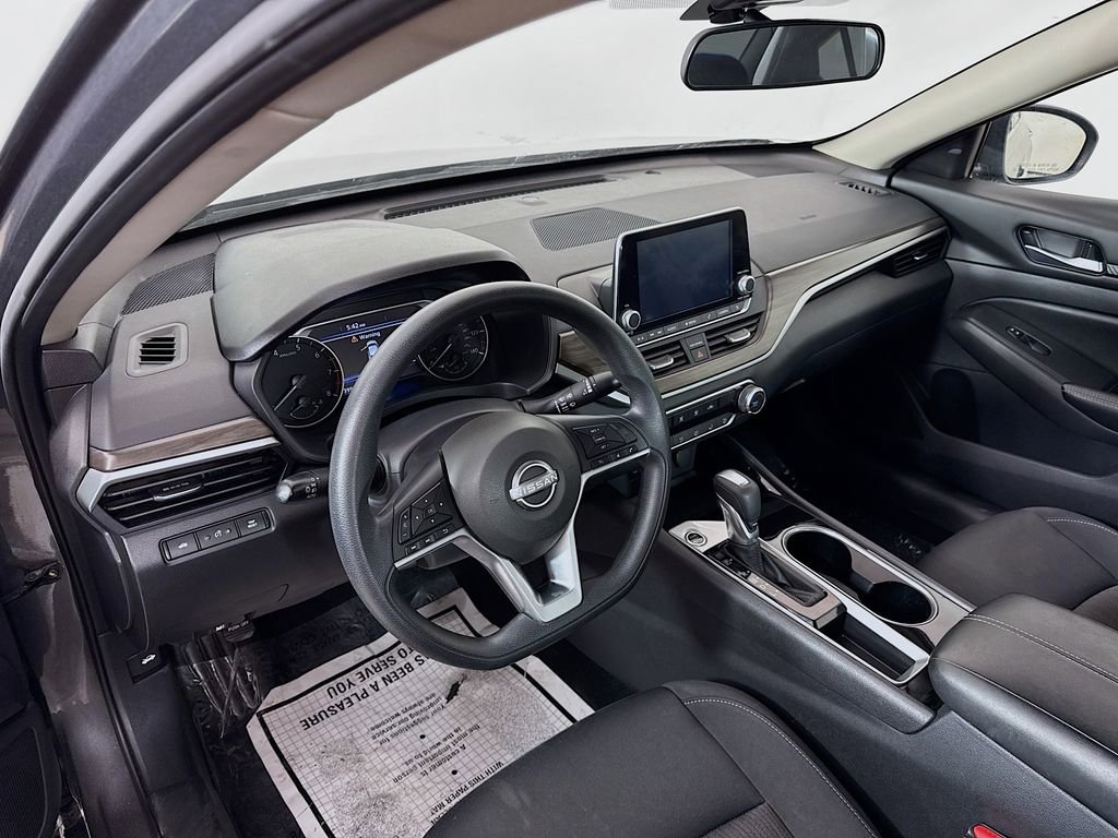 Used 2024 Nissan Altima 2.5 SV image 9