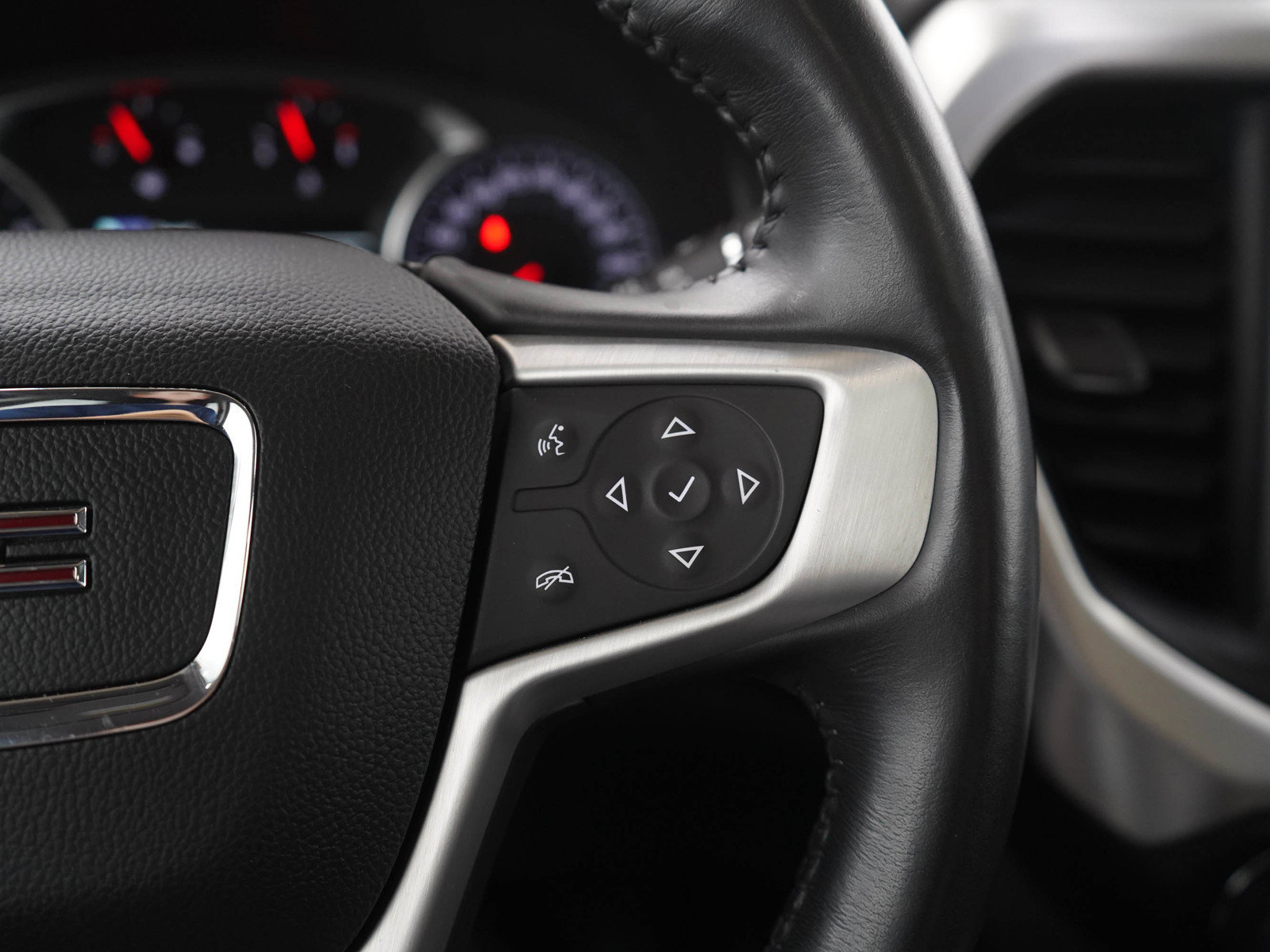 Used 2018 GMC Acadia SLE AWD/4WD image 26