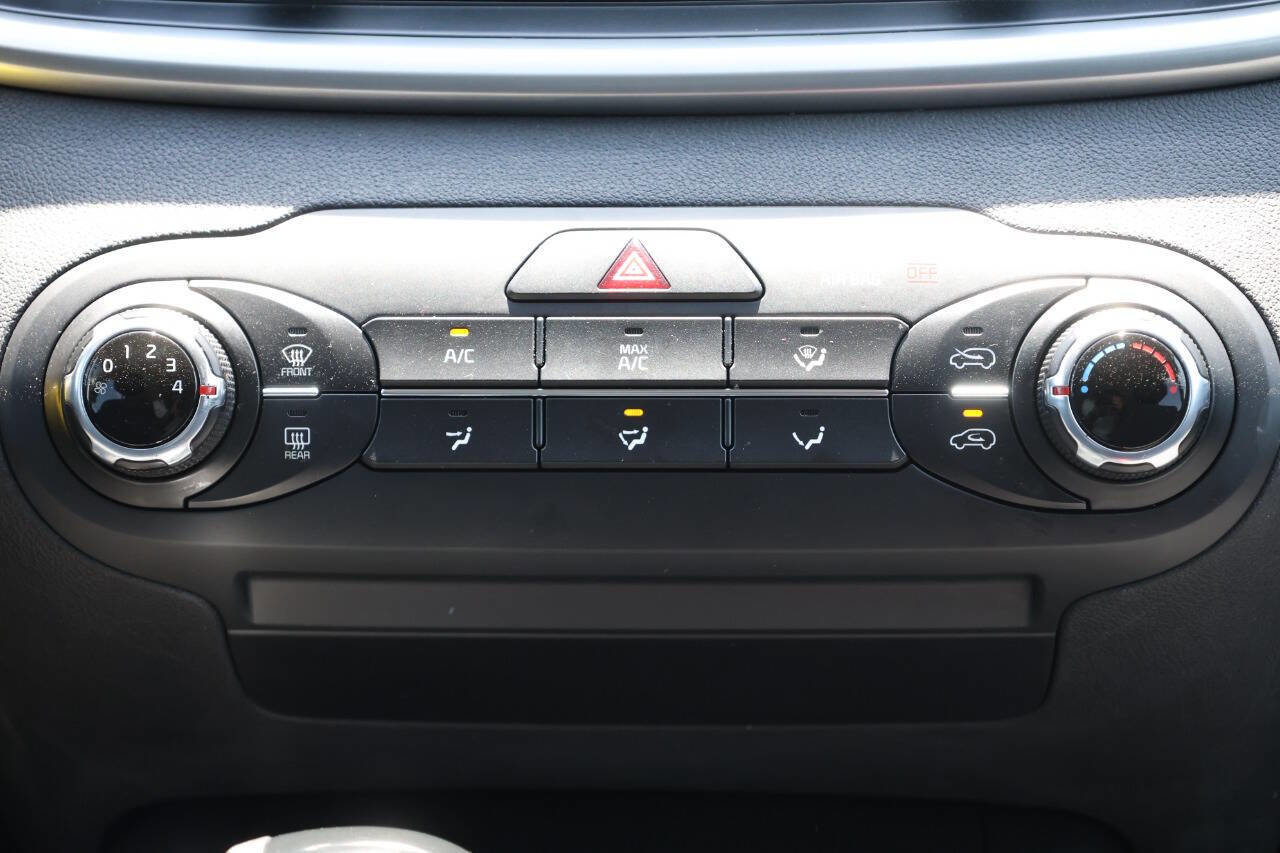 Used 2016 Kia Sorento LX image 21