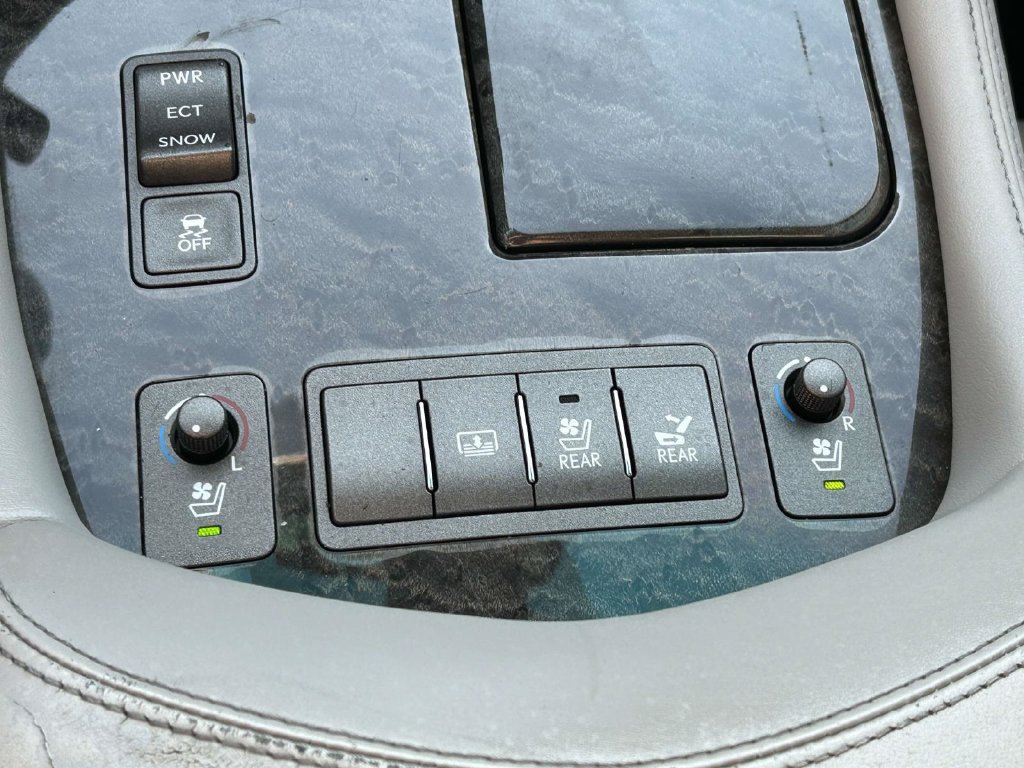 Used 2007 Lexus LS 460 L w/ Luxury Pkg RWD image 28
