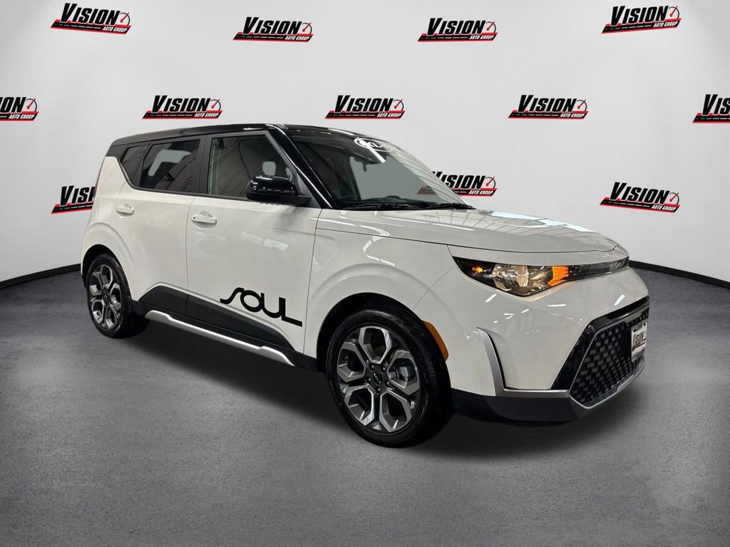 Used 2025 Kia Soul EX image 3