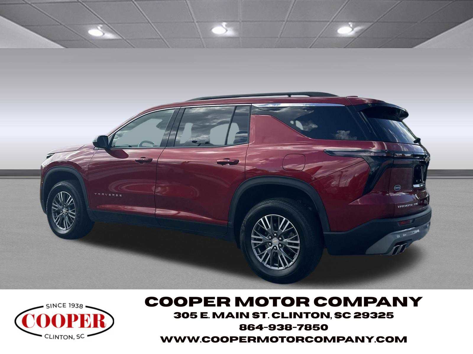 Used 2025 Chevrolet Traverse LT image 3