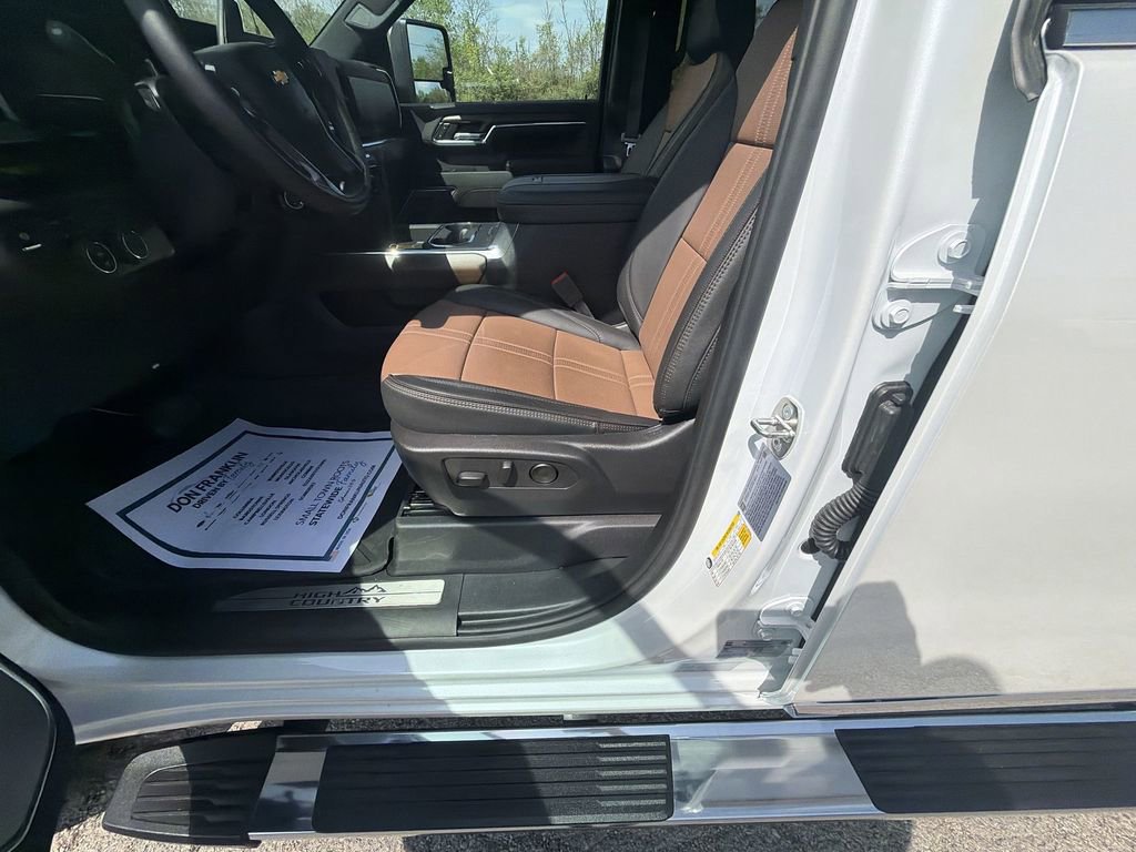 Used 2024 Chevrolet Silverado 2500 High Country w/ Technology Package AWD/4WD image 12