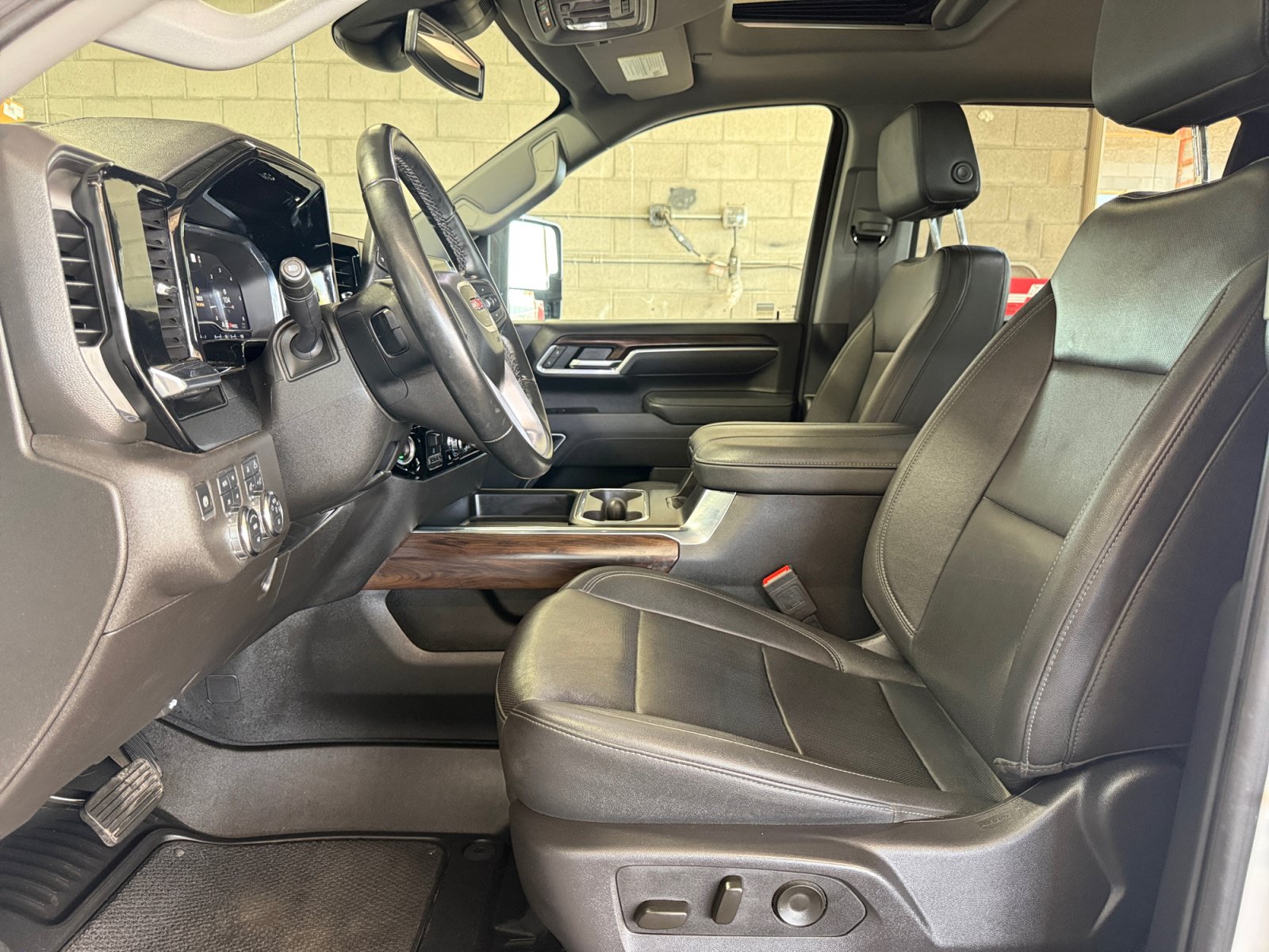 Used 2025 GMC Sierra 2500 SLT w/ SLT Premium Package AWD/4WD image 19