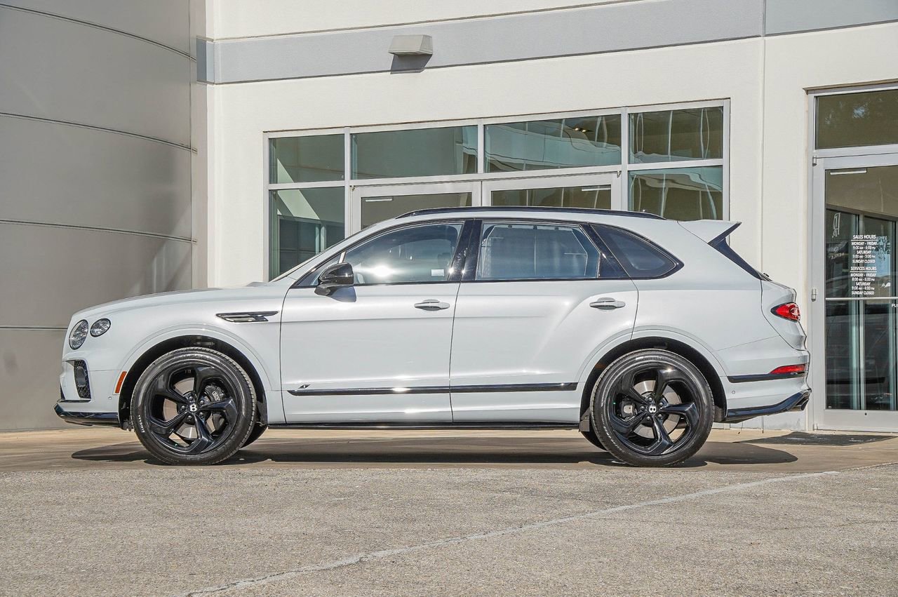 Used 2023 Bentley Bentayga image 12