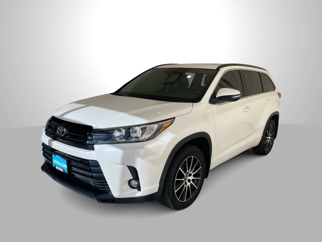 Used 2017 Toyota Highlander SE w/ Carpet Mat Package