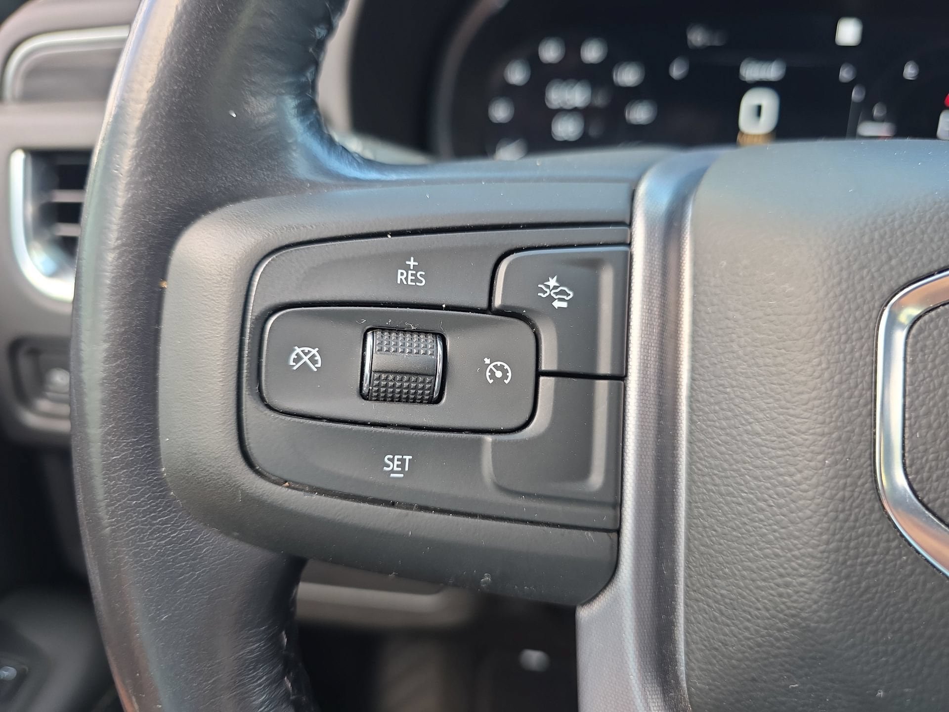 Used 2022 GMC Yukon SLT AWD/4WD image 20