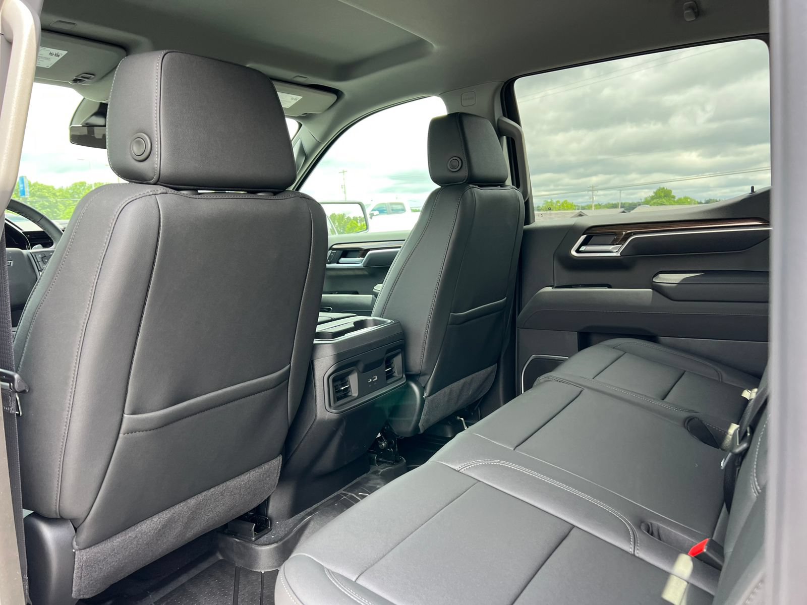 New 2026 Chevrolet Silverado 1500 RST w/ Dark Appearance Package AWD/4WD image 43
