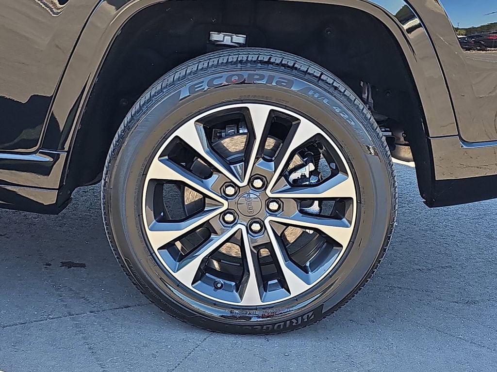 Used 2022 Jeep Grand Cherokee Overland w/ Luxury Tech Group IV image 37