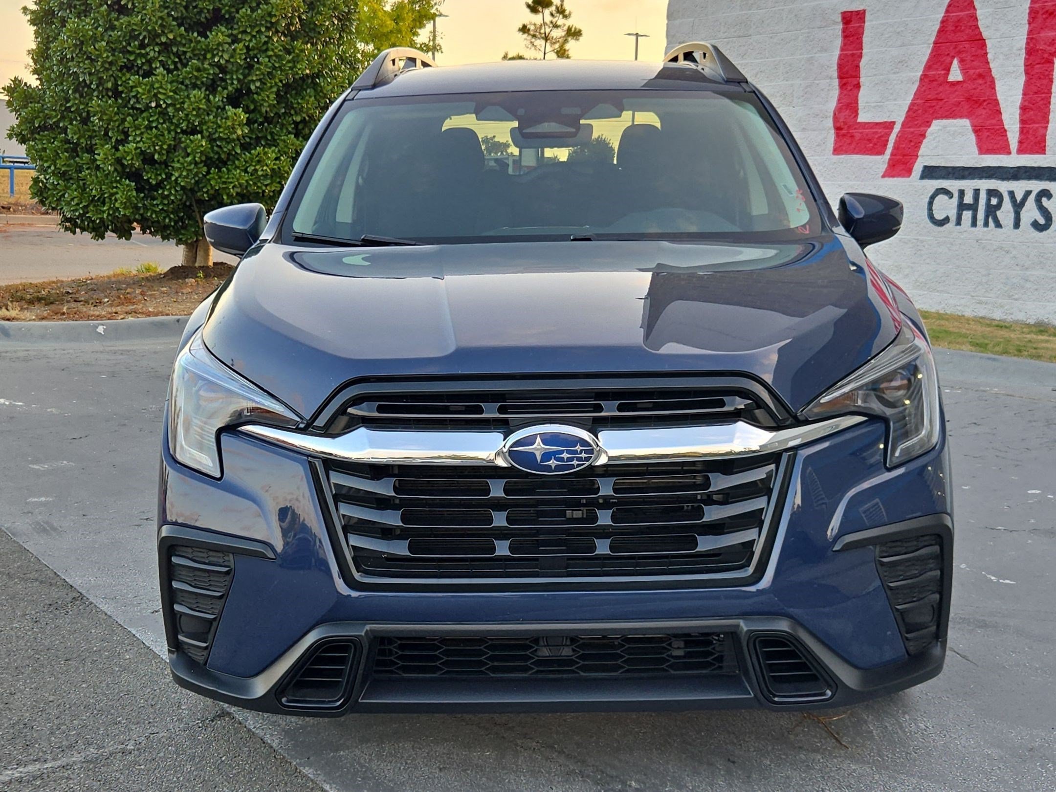 Used 2025 Subaru Ascent Premium AWD/4WD image 2